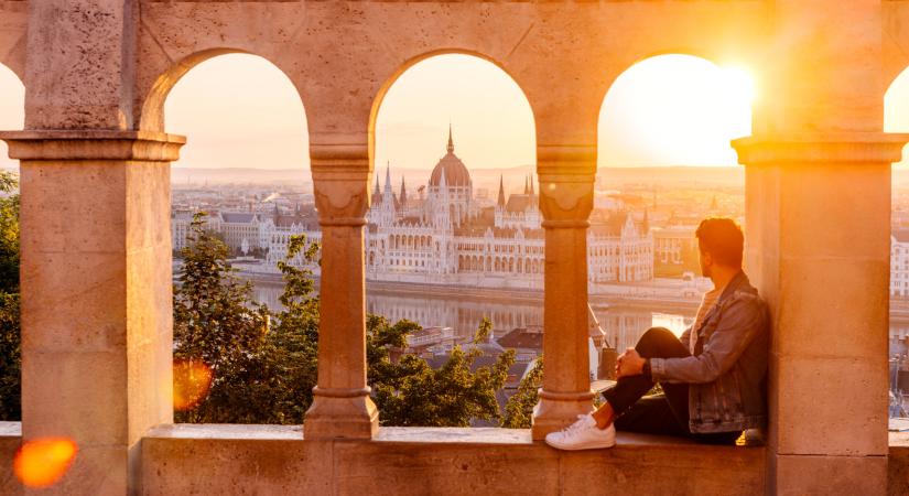 Majdnem tíz éve nem látott inflációs adat jöhet, de a forint hirtelen esése figyelmeztető jel