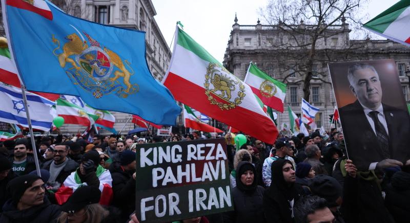 Rendszerellenes felkelésre buzdítják az irániakat