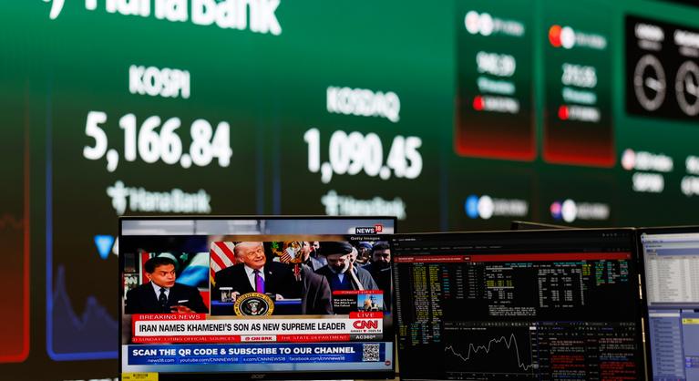 Hatalmas olajárrobbanással indult a hét, bajban lehet a forint, és mi is a benzinkutakon