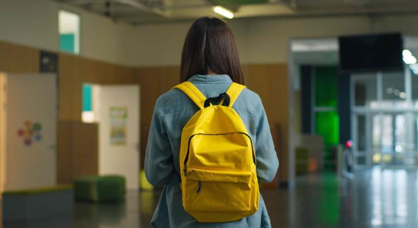 Volt, ahol órákon át az utcán kellett várakozni a rossz szervezés miatt a felvételizőknek: ilyen volt a középiskolai szóbelik első hete