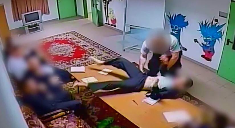 „A rendész végigpofozta a gyerekeket” – egy volt tanár vallomása a Babák című dokumentumfilmben