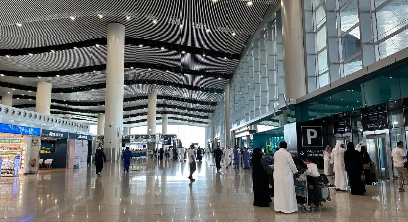 Iráni háború: 76 magyart hozott haza a rijádi mentesítő járat vasárnap éjjel