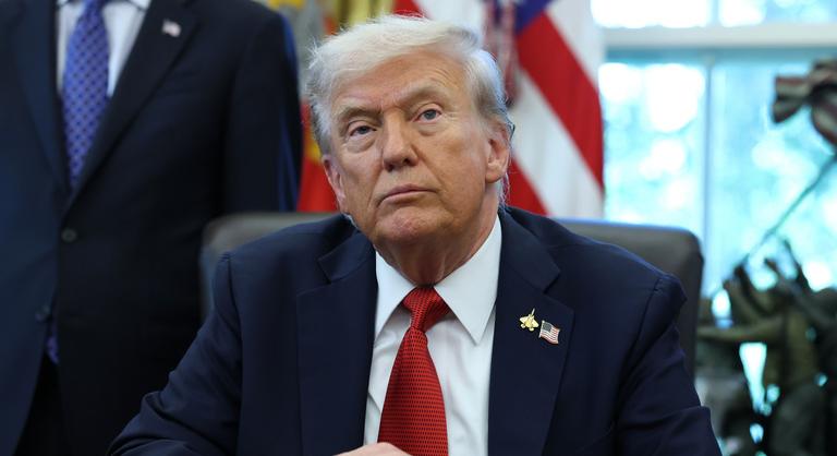 Donald Trump reagált az olajár-emelkedésre: Csak a bolondok gondolkodnak másként