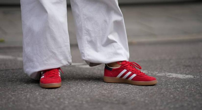 Ennél fiatalos, kényelmes cipőnél nincs divatosabb tavasszal – Meglepően sikkes, ha így hordod