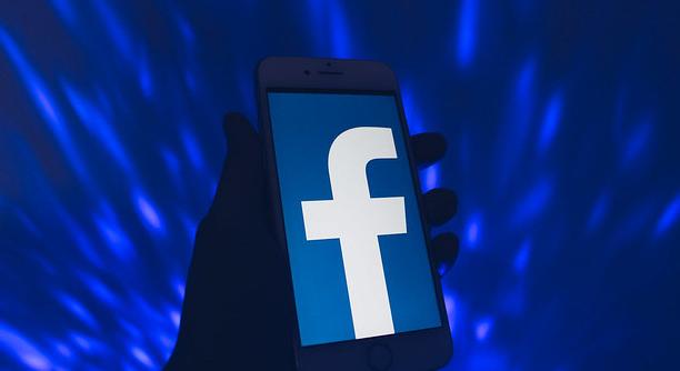 Hatalmas fideszes kamuprofil-hálózatot azonosított a Telex