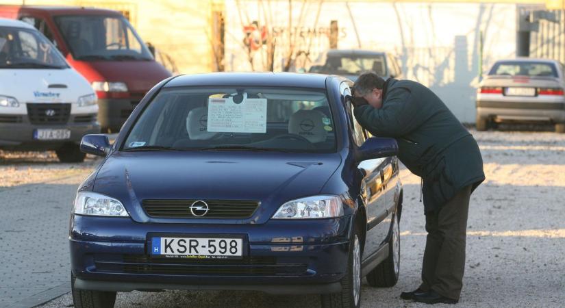 Autósok, figyelem: júliustól már ez is kötelező lesz az autókban