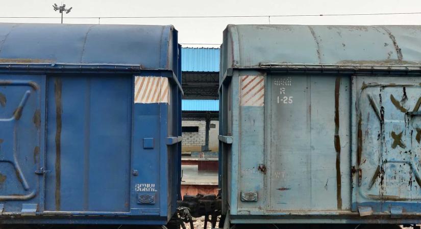 Áramütés: felmászott a vagon tetejére egy gyermek