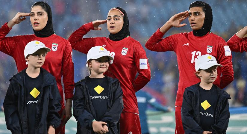 SOS-jelet küldtek az iráni női focisták a buszról: kivégzés vagy börtön várhat rájuk otthon – videó