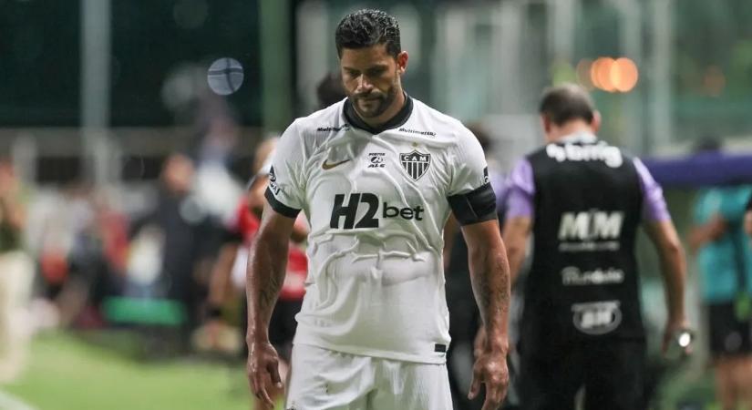 Elszabadult a pokol a brazil döntőben – játékosok ütötték-rúgták egymást