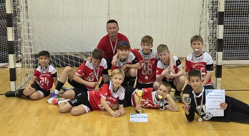 Labdarúgás: reggeltől-estig rúgták a bőrt a fiatalok