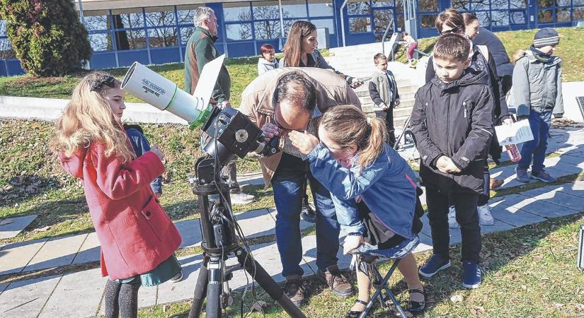 Részleges napfogyatkozás - augusztus 12-én újra az érdeklődés középpontjába kerül a Nap