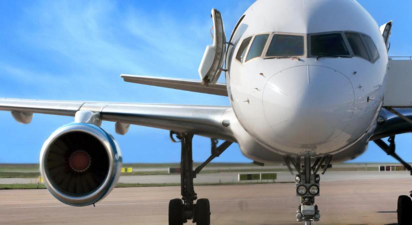 Futószalagon gördülnek a háborús zónából a magyar járatok