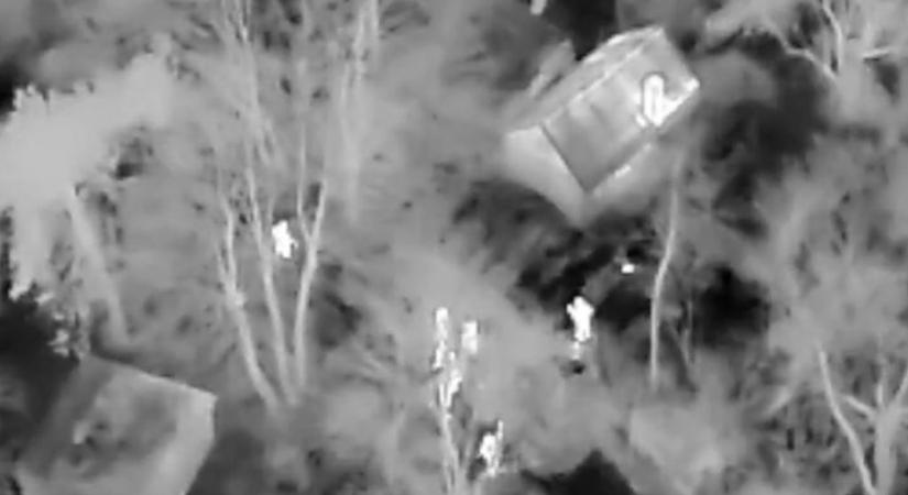 Hőkamerás légifelvételen a gyilkossági kísérlet miatt elítélt toplistás bűnöző elfogása