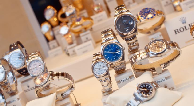 100 milliós hidegzuhany érte Schadl Györgyöt: csak egy luxuscikket tudott megmenteni a vagyonzárból