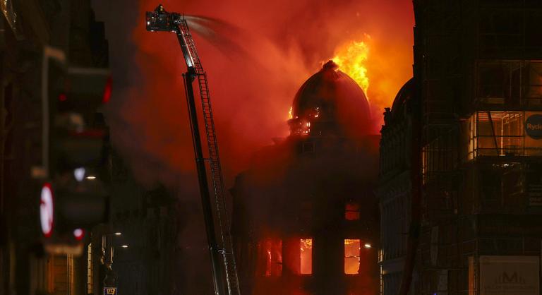 Épülettűz miatt bezárt Skócia legforgalmasabb vasútállomása