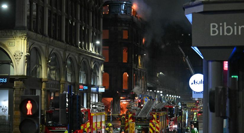 Kigyulladt a Glasgow-i központi pályaudvar épülete, ami részben összeomlott a tűz miatt