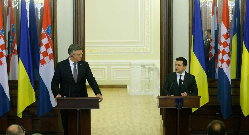 Horvátországban végrehajtják a néppárti agendát: hétfőtől elkezdik besorozni a fiatalokat