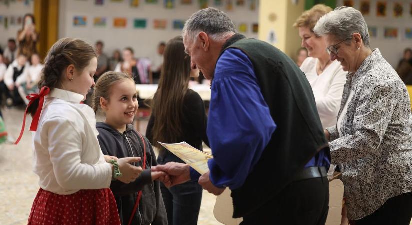 Volt, aki háromszor is színpadra állt – így zajlott a bonyhádi népdalverseny (galéria)