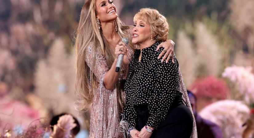 Jennifer Lopez édesanyja 80 évesen is kirobbanóan energikus! Megható poszttal köszöntötte nőnapon JLo