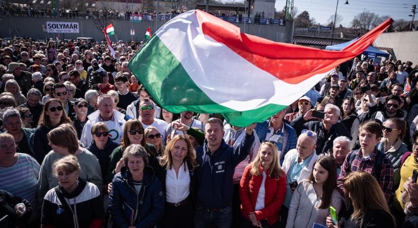 A magyarokat nem lehet megfélemlíteni - Magyar Péter az orosz nagykövetségnek üzent