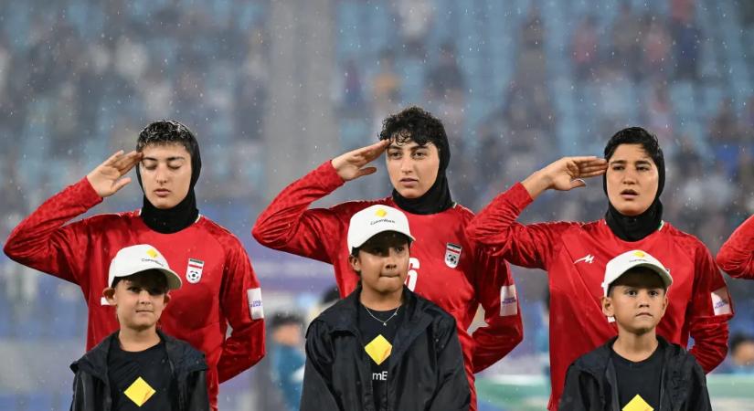 Árulónak nevezték Irán női focistáit, miután csendben maradtak a himnusz alatt, többen a biztonságuk miatt aggódnak