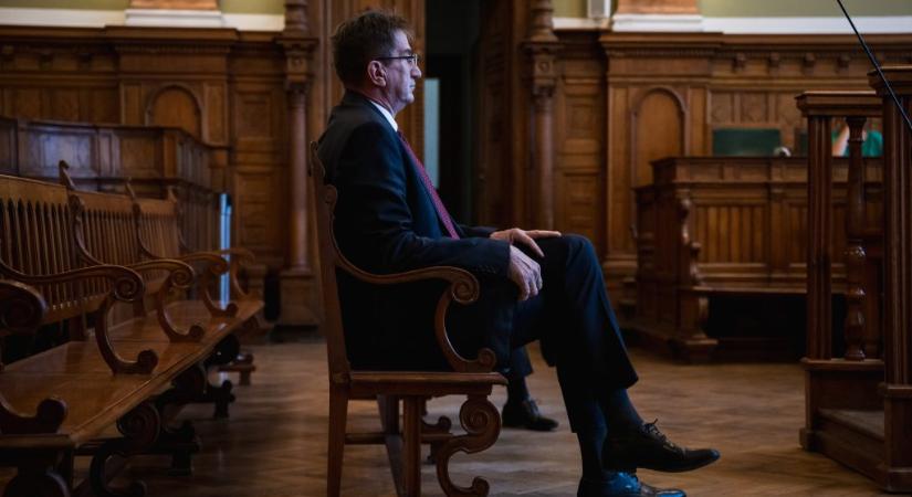 Hadházy: Völner Pál énekesnő végzettségű lányából is konzul lett