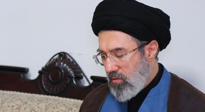 Modzstaba Hameneit, a néhai Ali Hamenei fiát választották meg Irán új legfőbb vezetőjének
