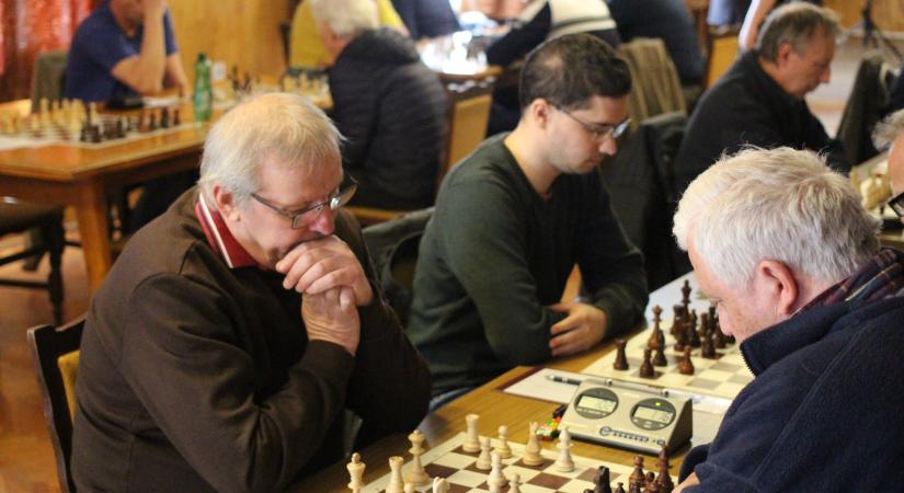 Magabiztos győzelemmel hangolt a bronzcsatára a nagyatádi sakkcsapat