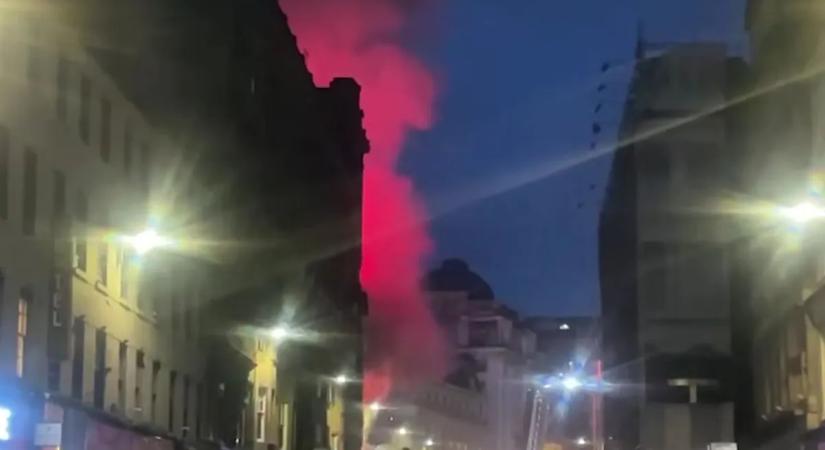 Pusztító tűzvész tombolt Glasgow-ban: felrobbant, majd összeomlott az épület