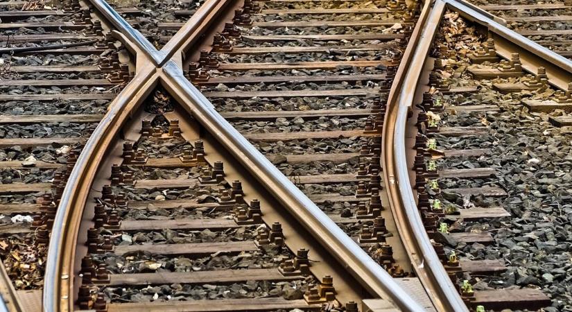 Tragédia Sopronban: Vonat gázolt el egy férfit hétfő reggel – Vonatpótlók járnak Ausztria felé