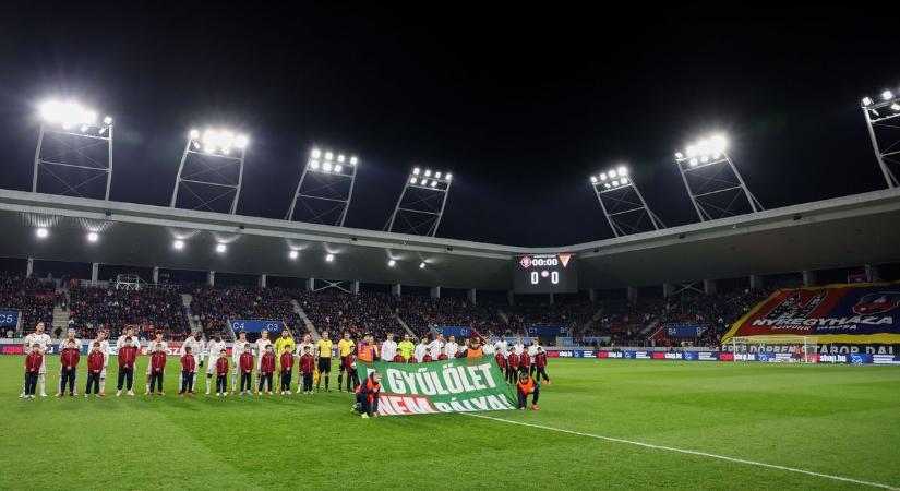 Mindennek van határa: Ízléstelen fotóval üzentek a Nyíregyháza szurkolói a DVSC-nek – mutatjuk!