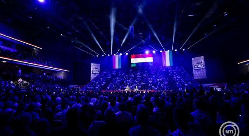 Orbán Viktor: ez a választás arról szól, hogy gyűlöletre vagy szeretetre építsük-e a jövőnket