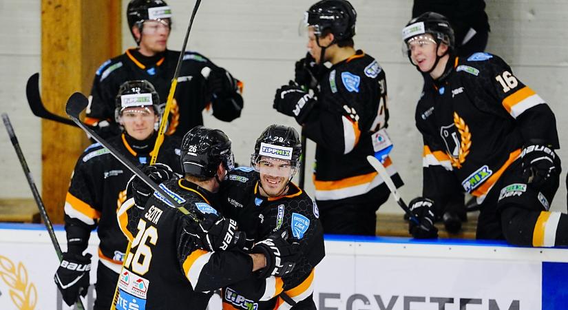 Hazai pályán kezdik az Erste Liga rájátszását a DEAC jégkorongosai