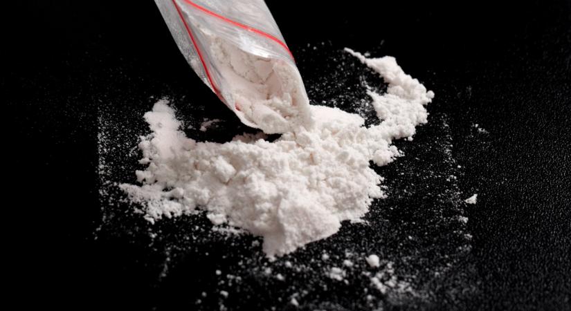 Munkahelyén drogozott a balatonalmádi férfi, lekapcsolták – VIDEÓ