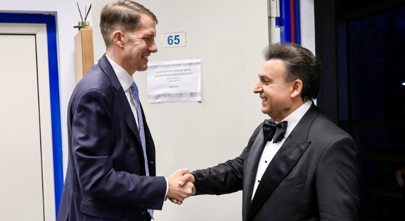 Egymillió forinttal támogatja a Pásztor István Alapítványt Mága Zoltán