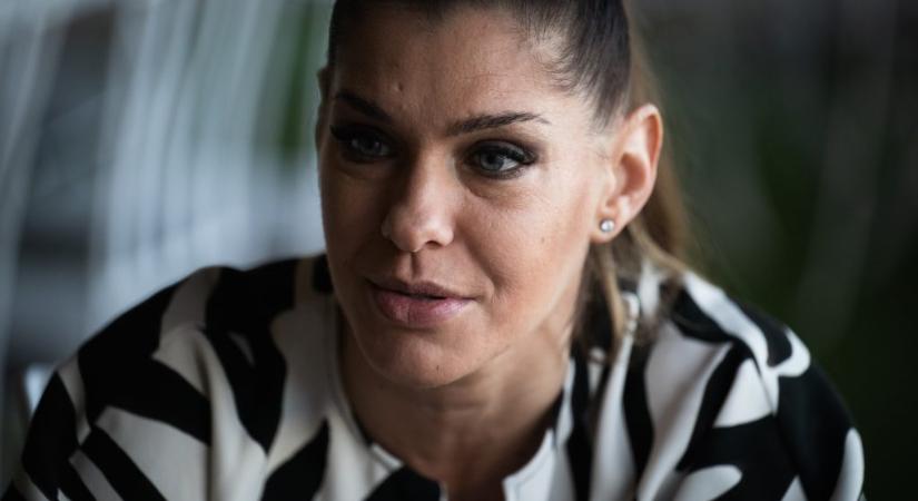 Dér Heni megmutatta arcfelvarrása eredményét