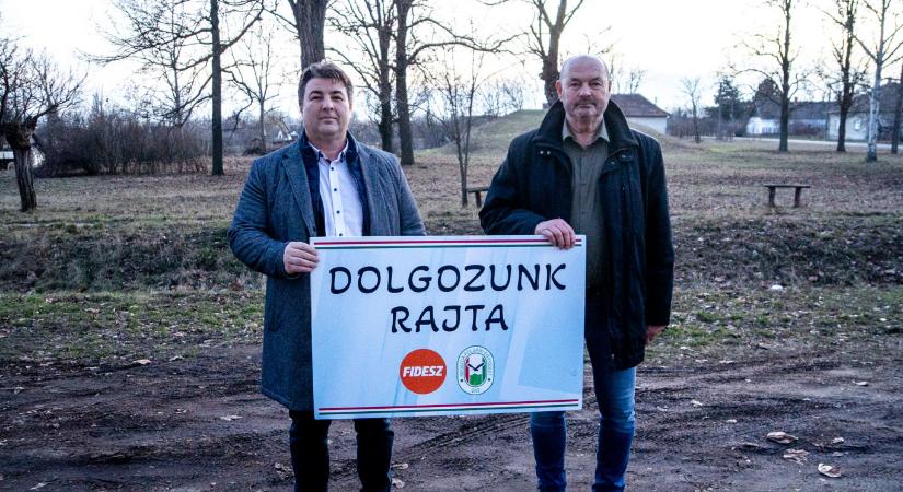 Erdős Norbert bejelentett egy játszótérépítési projektet, amit már 2022-ben is bejelentett