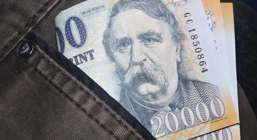 Ezt tette a forinttal a háború és a gyenge gazdaság