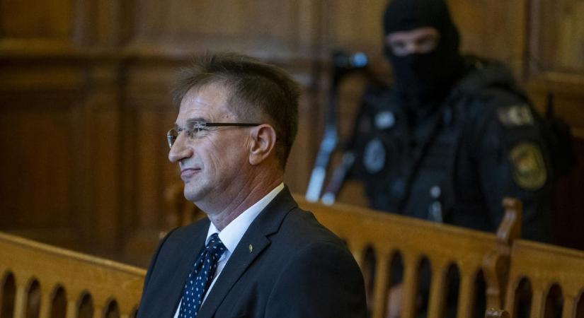 Hadházy: Völner Pál énekesnő végzettségű lányából is konzul és attasé lett