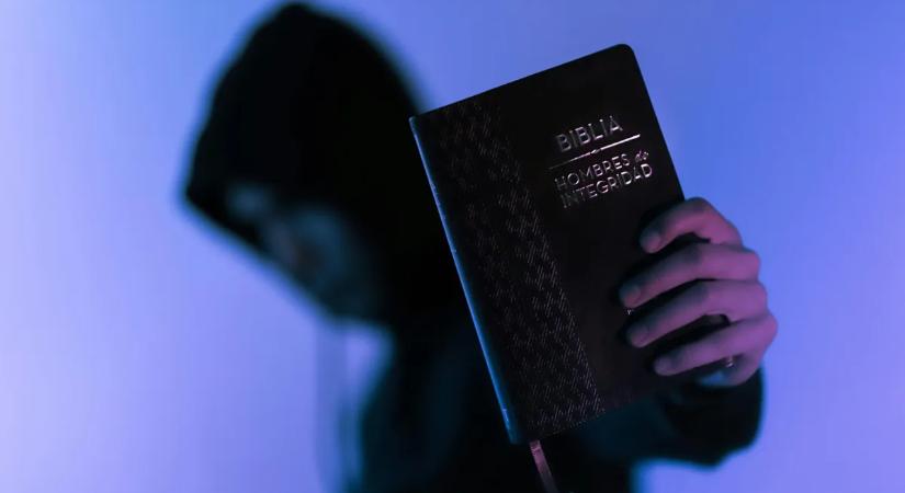 Brutálisan megverte és kirabolta az istentiszteletre tartó idős asszonyt