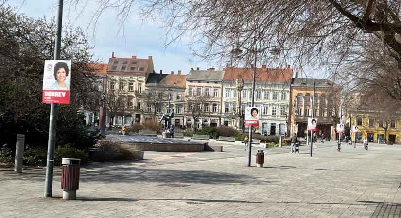 Kirajzott Dobrev Klára a szombathelyi Fő térre