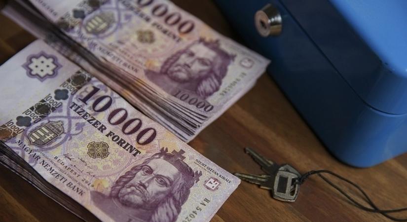 Félelmetesen nagy deficit jött össze a magyar költségvetésben