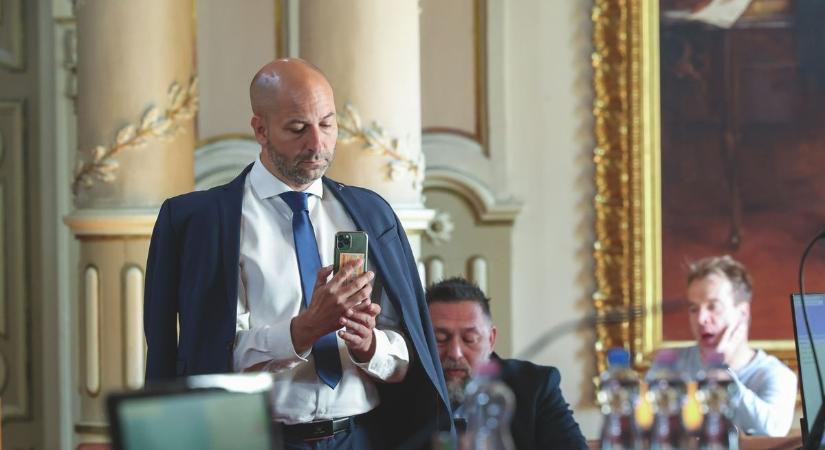 Körözték, mégis feltűnt a vonaton – fotó készült Szabó Bálintról