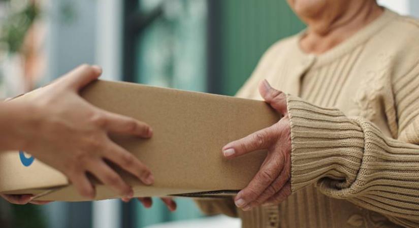 Ha ilyen csomagot kapsz, nehogy átvedd – újfajta csalás terjed