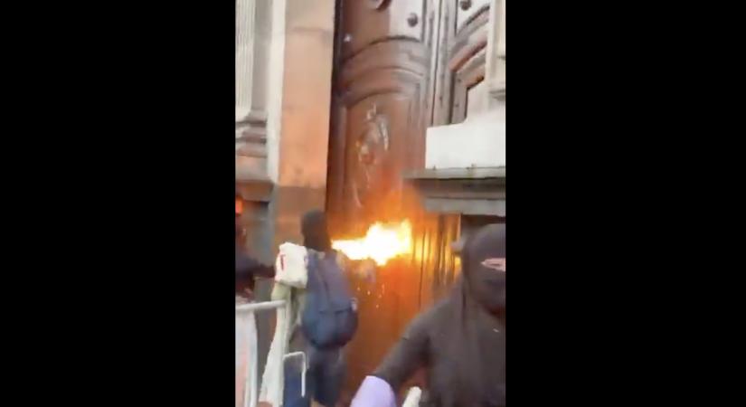 Templomot akartak felgyújtani a feministák (Videóval!)