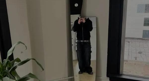 Az étterem ruhatárjába illő nagykés – A nap képe