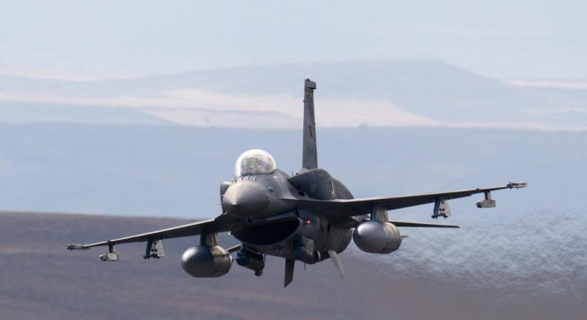 Hivatalos: Törökország F-16-os vadászgépeket telepített Észak-Ciprusra