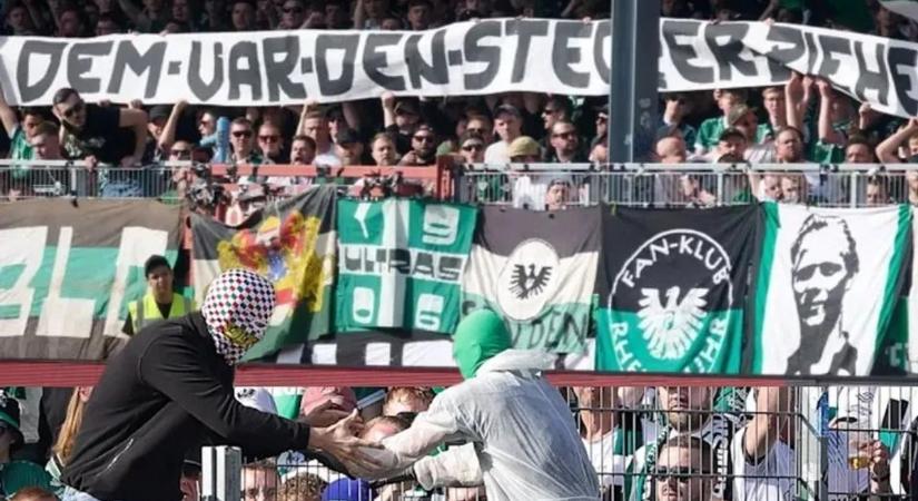 Megbabrálta a VAR-monitort egy szurkoló Dárdaiék meccsén - videó