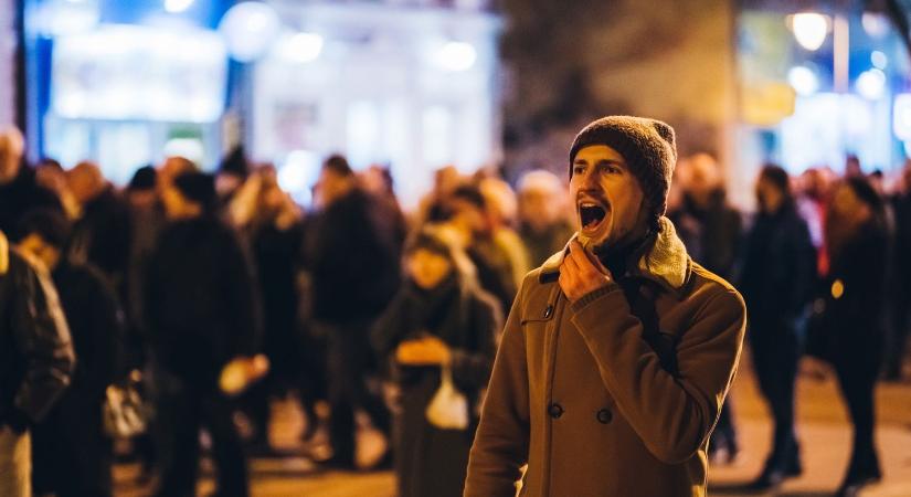 Durva támadás Kápolnásnyéken, kegyetlen módon rontottak rá egy Fidesz aktivistára