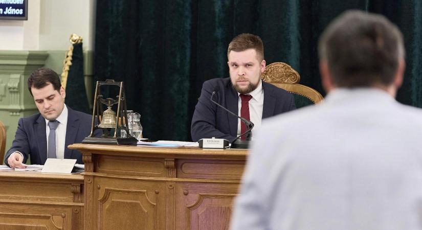 Megrovást kapott a fideszes többségű közgyűléstől Pintér Bence győri polgármester